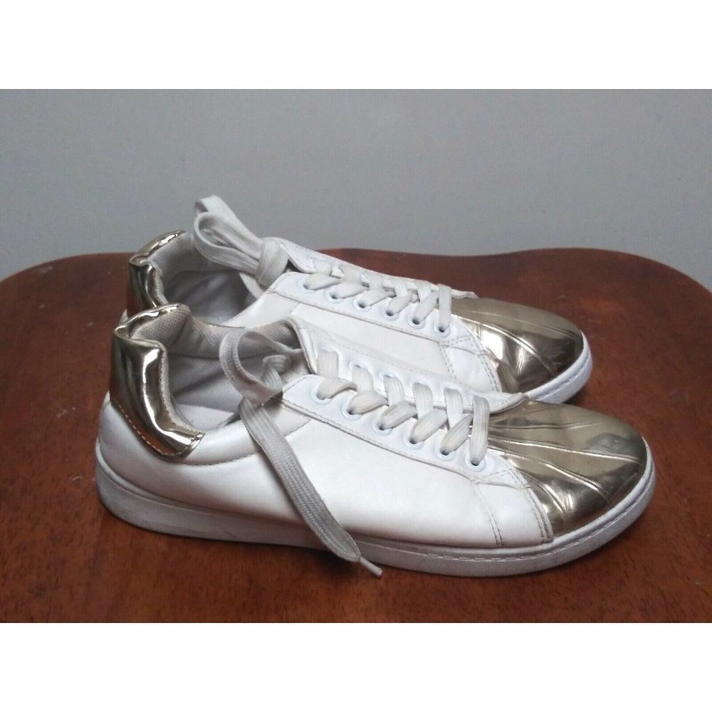 Forever Womens fashion sneakers Sz 9 White Gold lace up walking shoes preowned